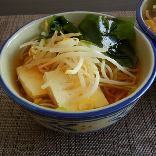 ヘルシー　豆腐とわかめの和風ラーメン